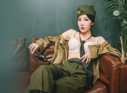 Anh chịch nữ thủ trưởng vú to xinh đẹp