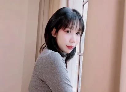 Cô gái thích chịch thuê phòng rồi địt ngay với chủ nhà